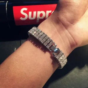 Pulseira de bijuteria para uso di谩rio