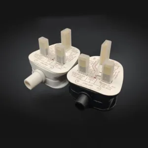 Adaptador eletr贸nico compacto