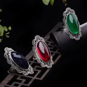 Anel de bijuteria com design moderno