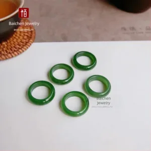 Anel de bijuteria com design moderno