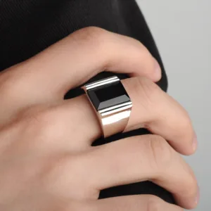 Anel de bijuteria com design moderno