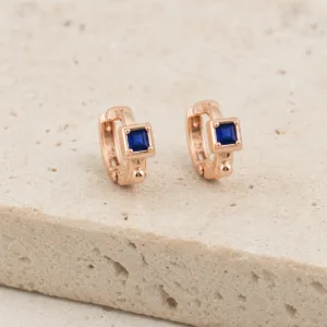 Brincos dourados rosa modelo F com cristal quadrado vermelho