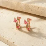 Brincos dourados rosa modelo A com borboletas vermelhas e rosa