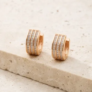 Brincos de argola dourados rosa com três filas de cristais