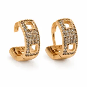 Brincos de argola dourados rosa com pavé e detalhes vazados