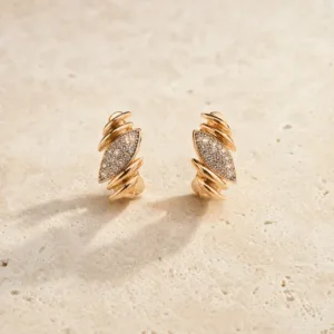Brincos dourados rosa com folha pavé e aros cruzados