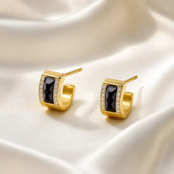 Brincos dourados com cristal preto retangular