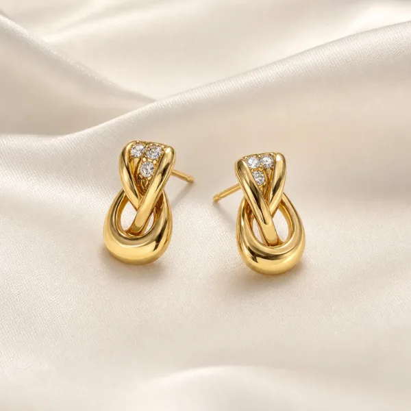 Brincos dourados com laço oval dourado