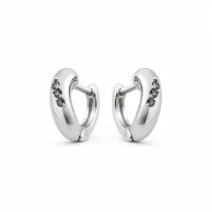 brincos prateados de moda em argola curva com cristais em fundo branco, referência 85372-2