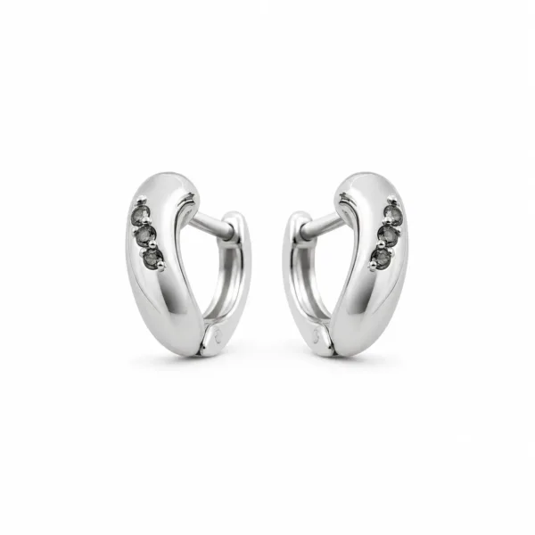 brincos prateados de moda em argola curva com cristais em fundo branco, referência 85372-2