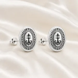brincos prateados de moda em medalhão oval gravado em cetim marfim, referência 85372-3