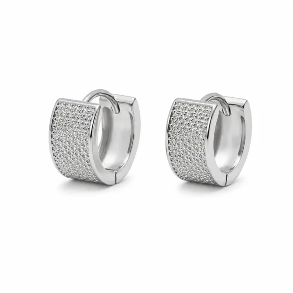 brincos prateados de moda em argola larga texturizada em fundo branco, referência 85373-3
