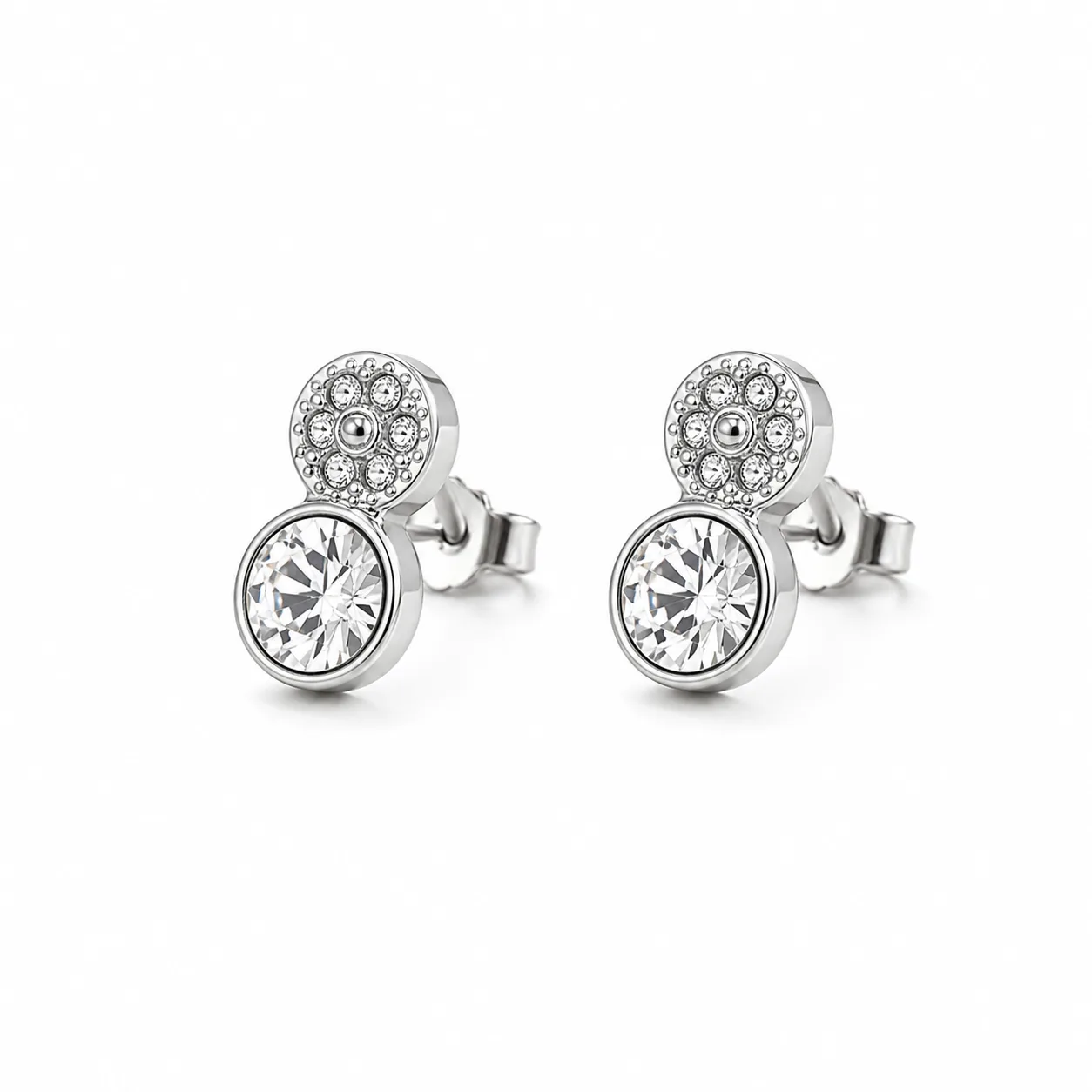 brincos prateados fashion com dois círculos de cristais em fundo branco, referência 85374-13