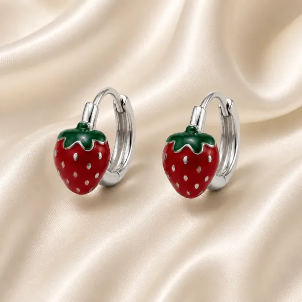 brincos prateados fashion com morango vermelho em cetim marfim, referência 85374-14