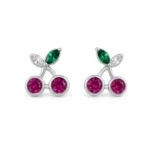 brincos prateados criativos de cerejas rosa e folhas verdes em fundo branco, referência 85374-21