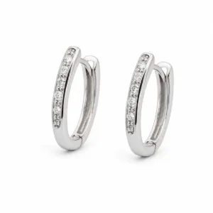 brincos prateados com cristais em argola fina em fundo branco, referência 85374-4