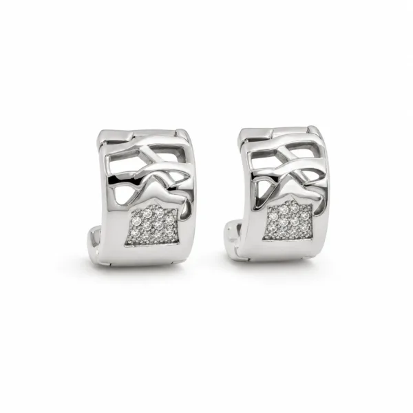 85375-5-white argolas prateadas modernas largas vazadas com pavé em fundo branco, referência 85375-5