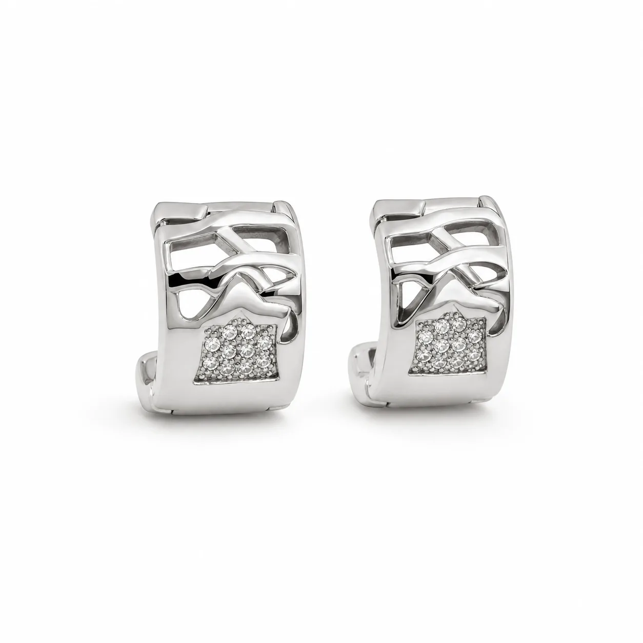 argolas prateadas modernas largas vazadas com pavé em fundo branco, referência 85375-5