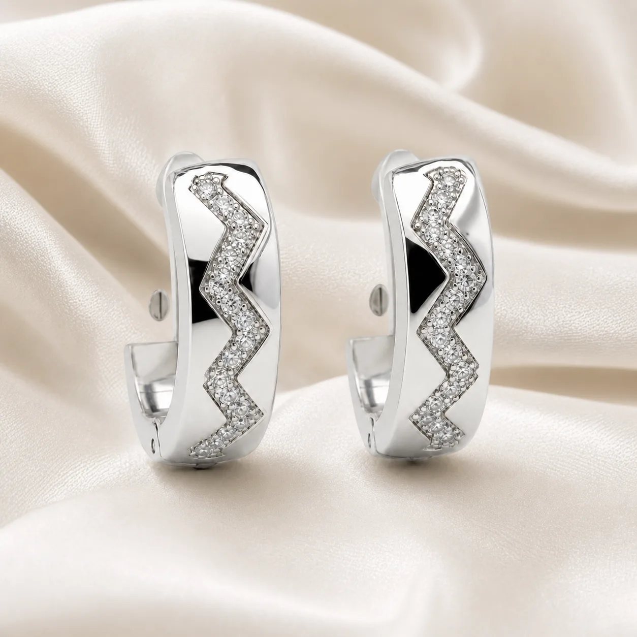 argolas prateadas sofisticadas com zigzag pav茅 e preto em cetim marfim, refer锚ncia 85375-9