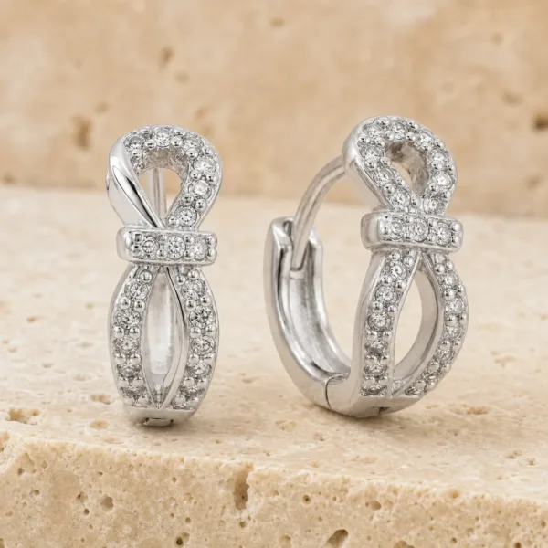 argolas prateadas elegantes com la莽o pav茅 em pedra clara, refer锚ncia 85376-5