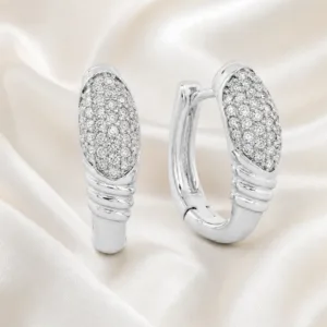 argolas prateadas elegantes ovais com pav茅 e frisos em cetim marfim, refer锚ncia 85376-8