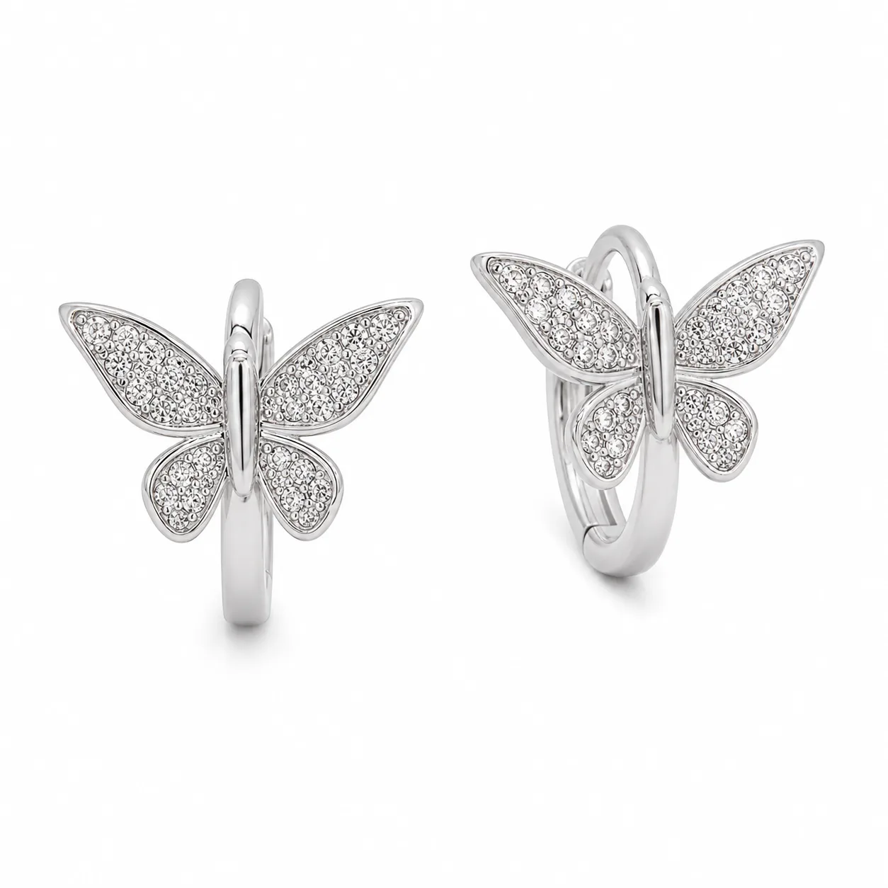 argolas prateadas premium com borboleta pav茅 em fundo branco, refer锚ncia 85376-9