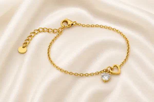 pulseira dourada com coração de cristal em cetim marfim, referência 85383-3