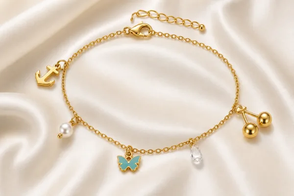 pulseira dourada com pendentes coloridos em cetim marfim, referência 85384-2