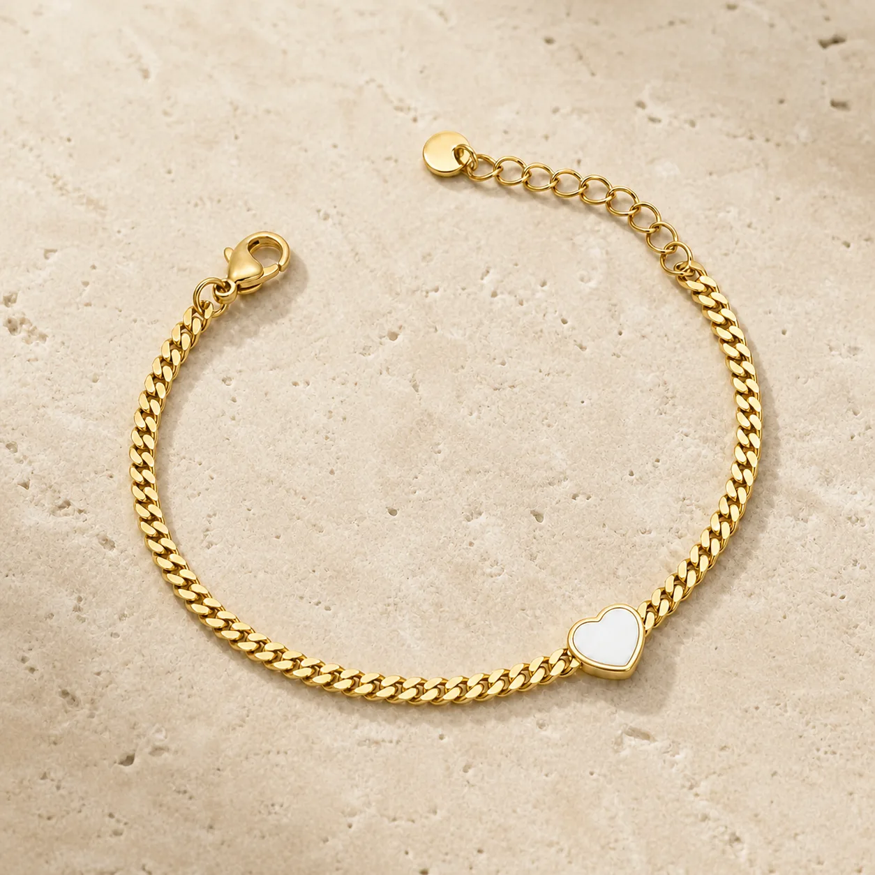 pulseira dourada com coração branco sobre pedra clara, referência 85384-4