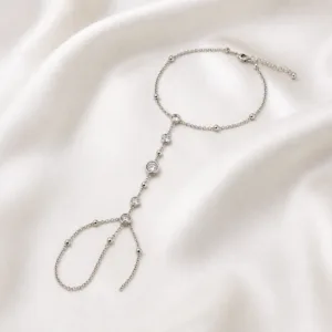 pulseira de mão prateada com cristais e anel em cetim marfim, referência 85391-6