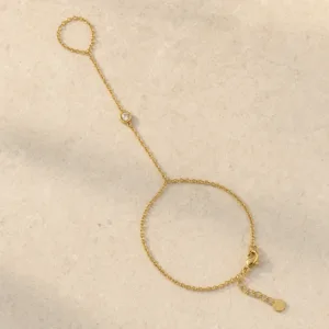 pulseira de mão dourada minimalista com cristal em pedra clara de tom quente, referência 85473-1