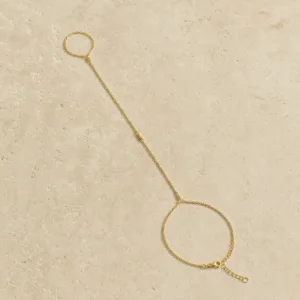 pulseira de mão dourada lisa e minimalista em pedra clara de tom quente, referência 85474-1