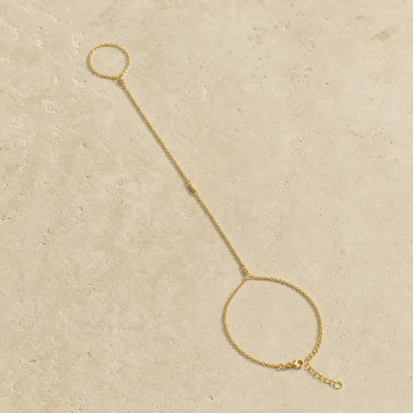 pulseira de mão dourada lisa e minimalista em pedra clara de tom quente, referência 85474-1