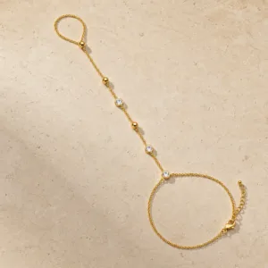 pulseira de mão dourada com cristais e contas em pedra clara de tom quente, referência 85474-2