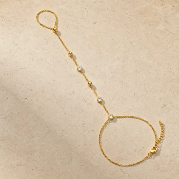 pulseira de mão dourada com cristais e contas em pedra clara de tom quente, referência 85474-2