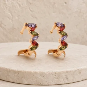 Brincos ear cuff dourados rosa com cristais multicoloridos sobre pedra - Modelo B