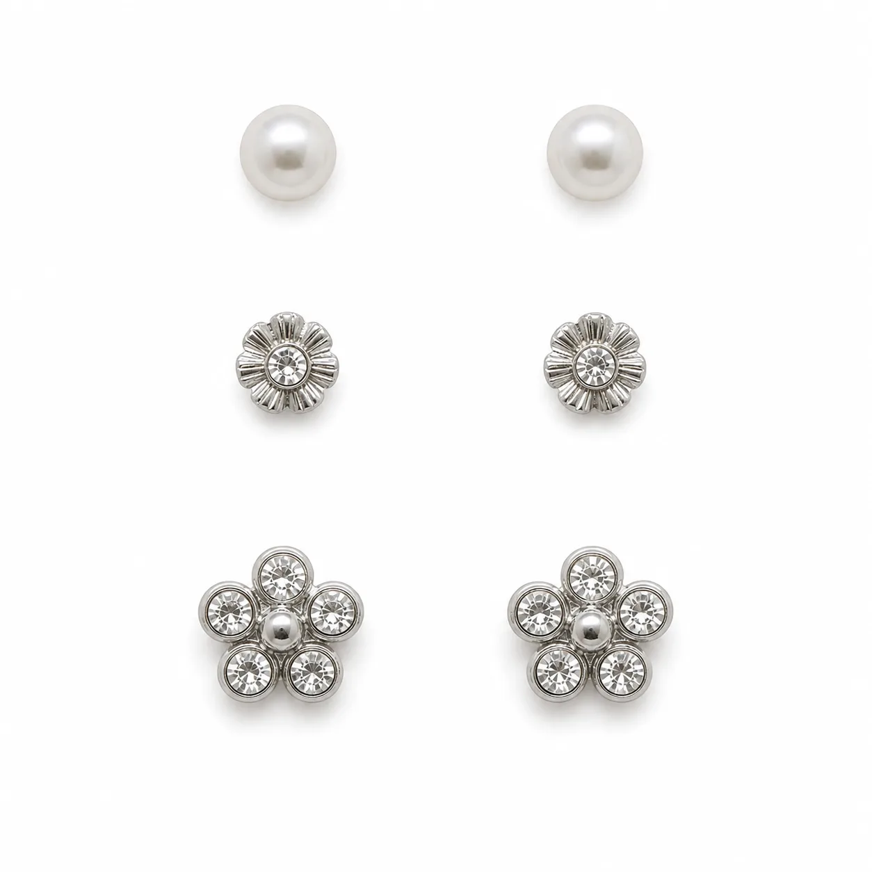 Conjunto de 3 pares de brincos prateados florais em fundo branco