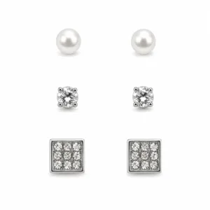 Conjunto de 3 pares de brincos prateados quadrados em fundo branco