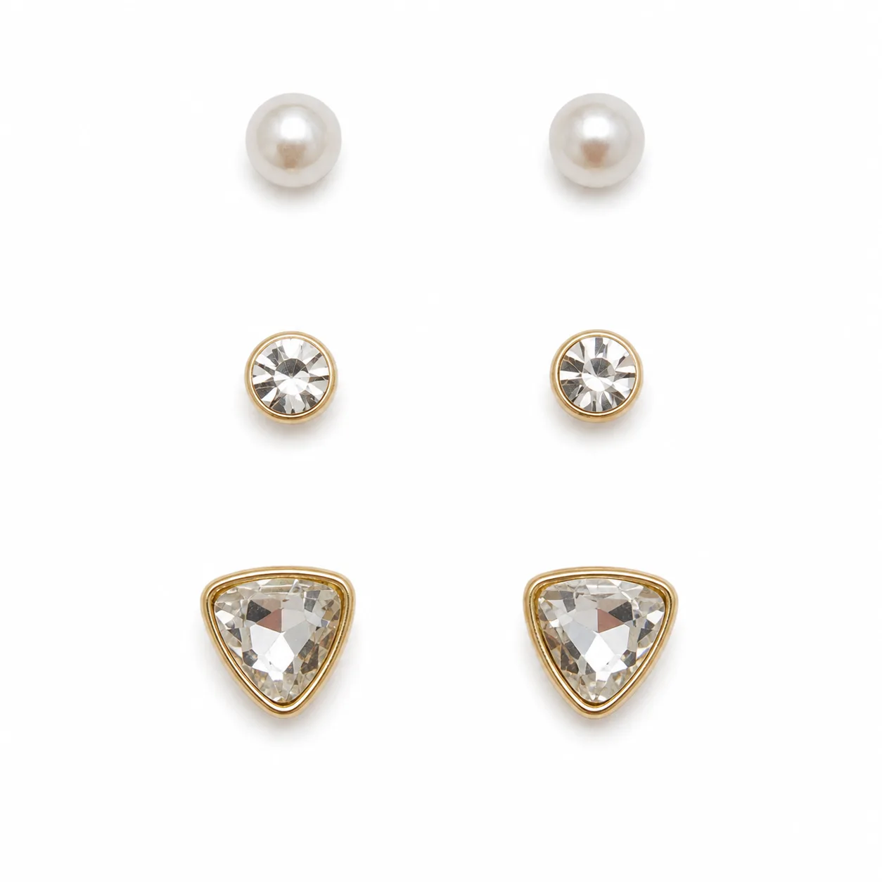 Conjunto de 3 pares de brincos dourados 4230-S003-8A em fundo branco: pérolas, cristais redondos e cristais triangulares