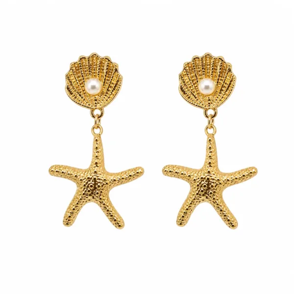 Brincos dourados de concha e estrela-do-mar 5290-S018-1A em fundo branco, conchas com p?rolas e estrelas-do-mar